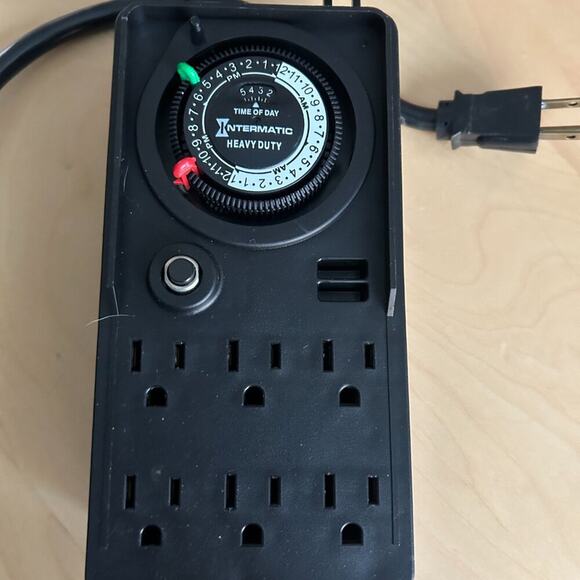 Intermatic HB1116R Six Outlet Electro Mechanical Outdoor Timer - Picture 1 of 4